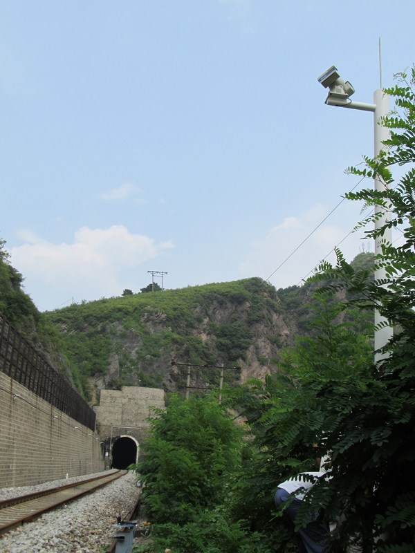 Thermal Imaging Camera with 7.5~14μm Spectral Band and Uncooled VOX FPA Detector for 50m～30km Detection Range