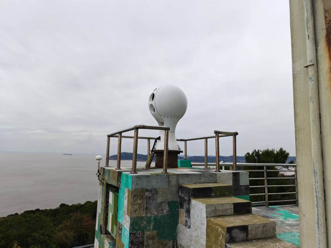 Long Range Infrared Camera with 2°～50° Laser Angle and 808nm Ir Laser Featuring Double Window Design for Surveillance and Thermal Analysis